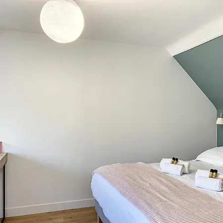 Villa Du Champ De Courses Yourhosthelper Villa