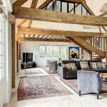 Villa Du Champ De Courses Yourhosthelper Villa *